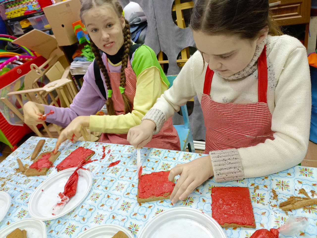 Мастер-класс по росписи пряничного домика