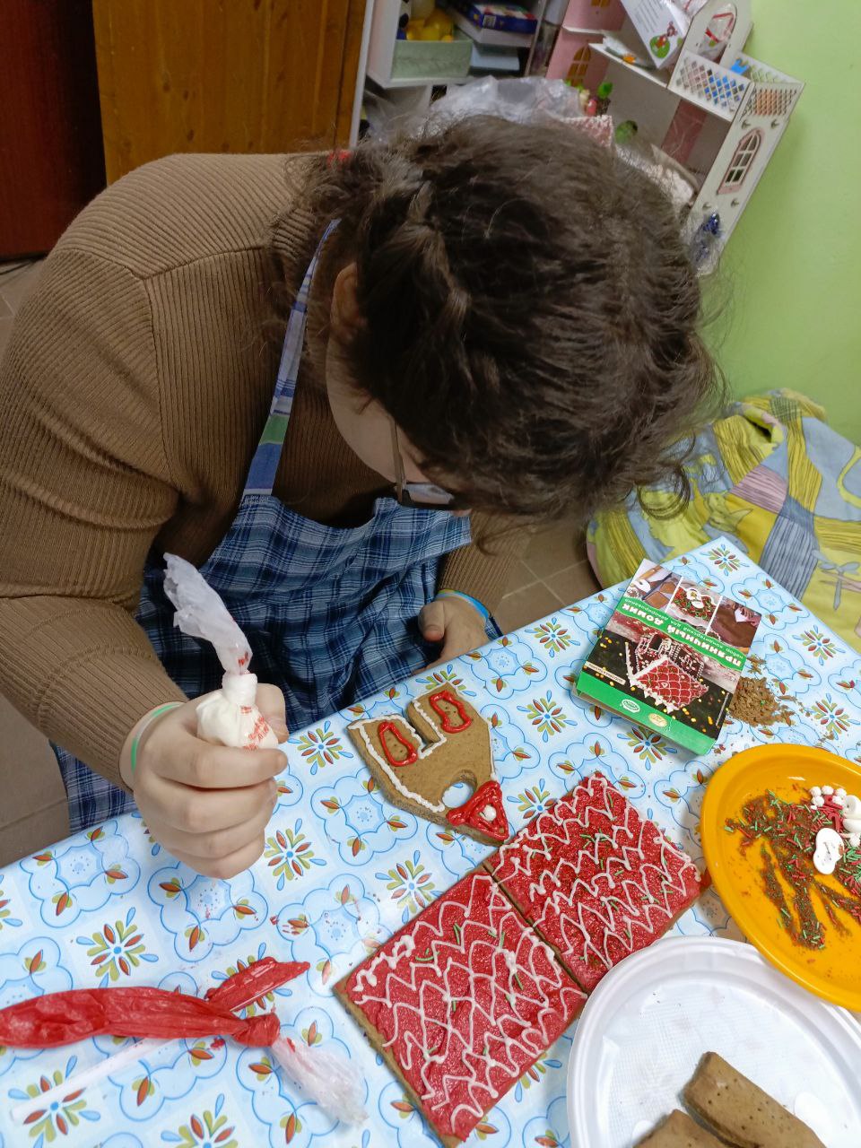 Мастер-класс по росписи пряничного домика